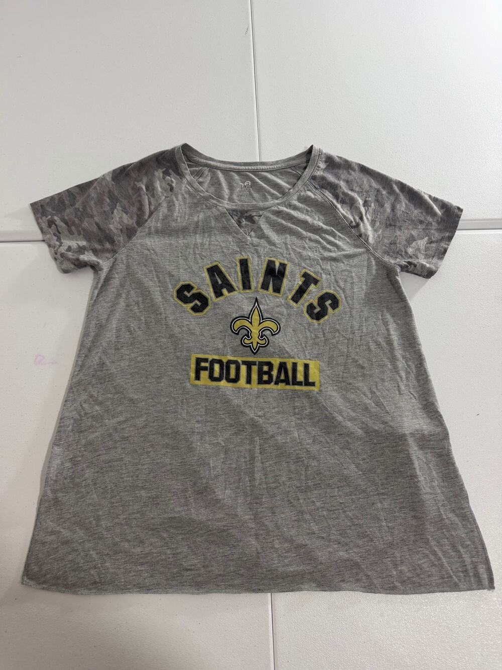 New Orleans Saints Womenβs Large T-Shirt Gray Camo NFL Team Athletics